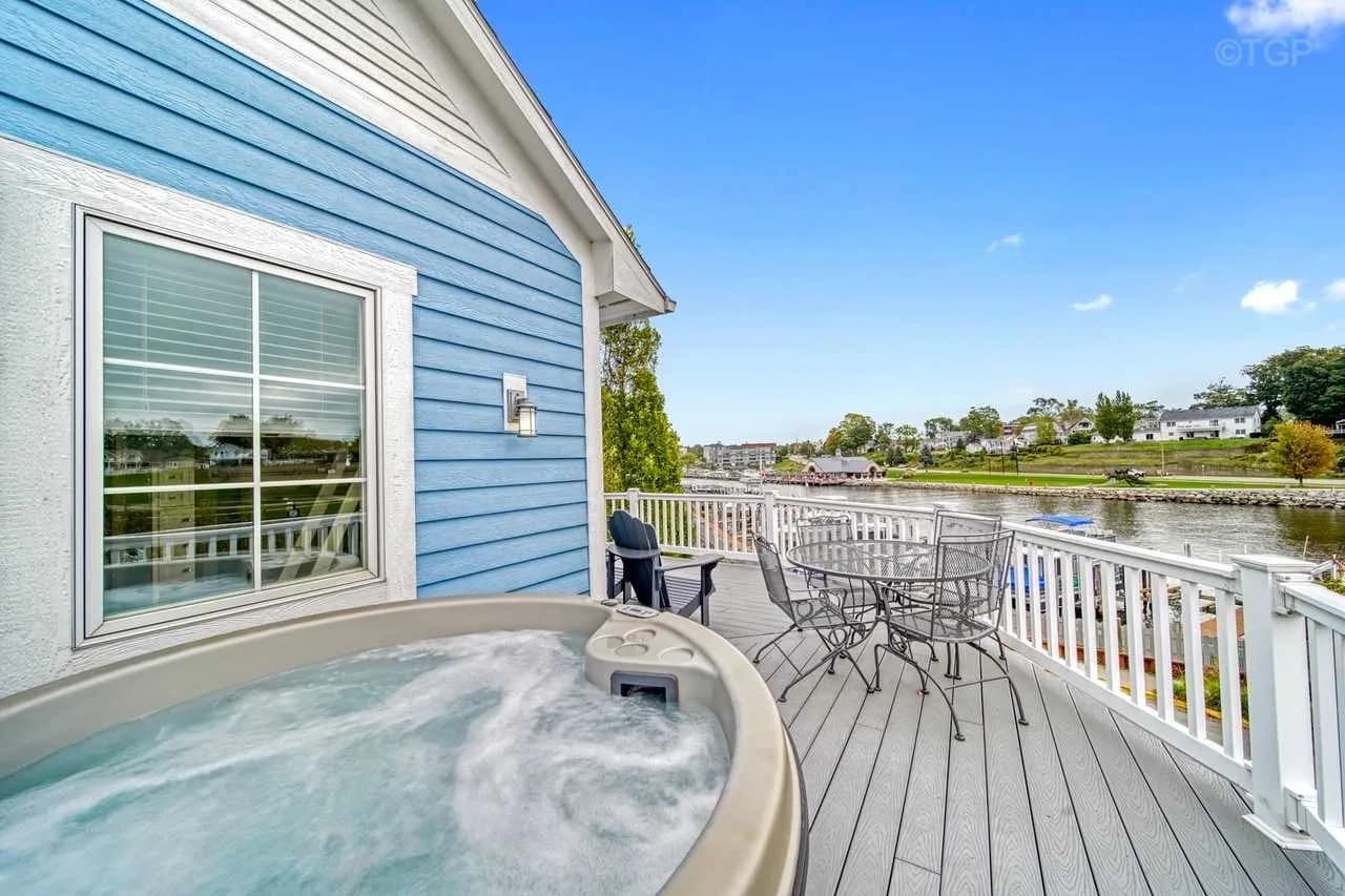 Harbor View Four Bedroom Villa in Lake Michigan Shore photo 2