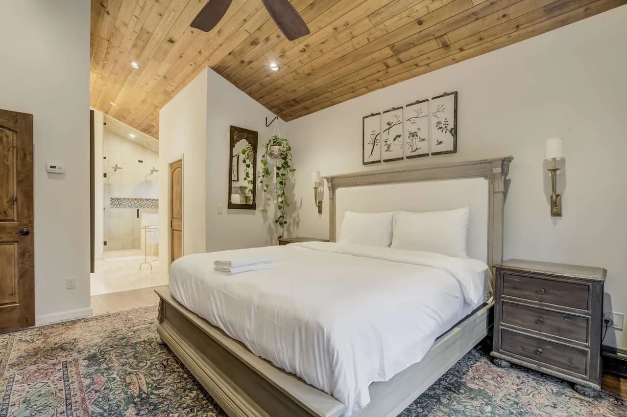 Resort-Style Villa with Hot Tub in Colorado Springs photo 3