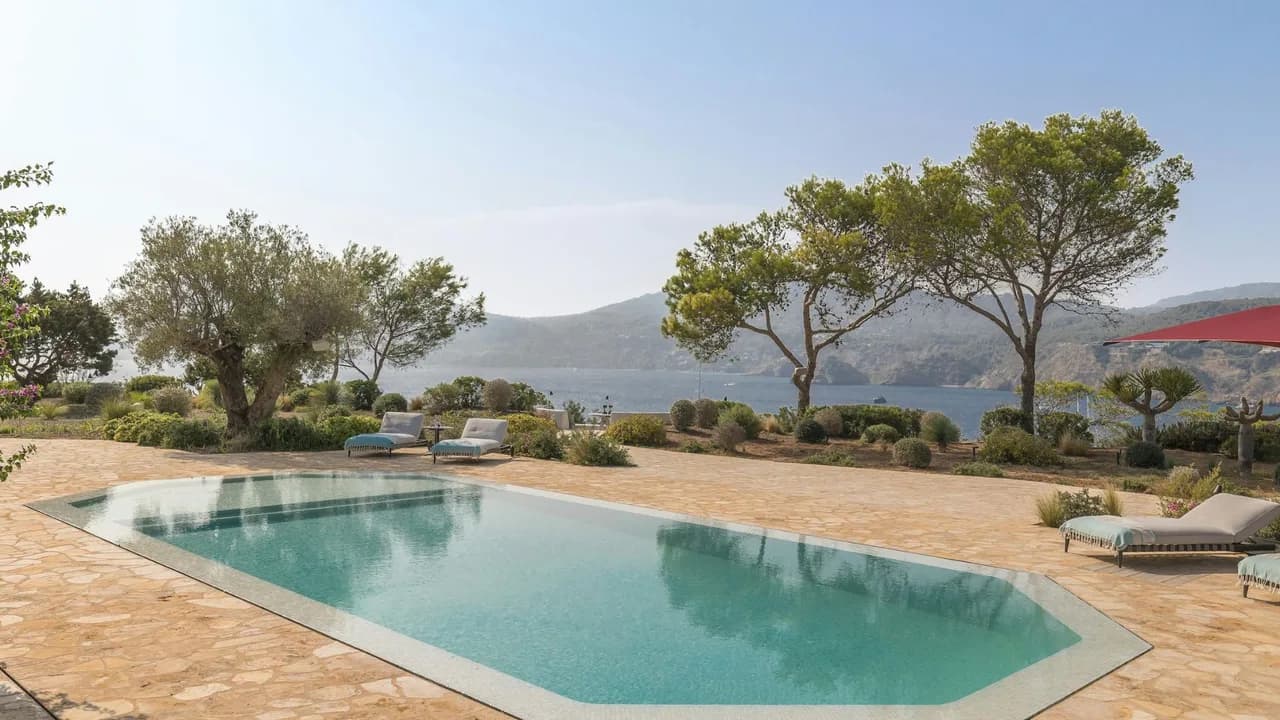 Tranquil Villa Overlooking Mediterranean Sea photo 4