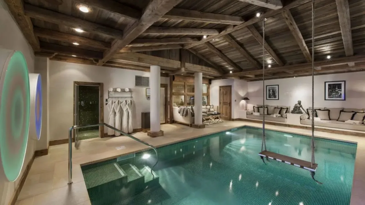 Alpine Hideaway With Outdoor Jacuzzi