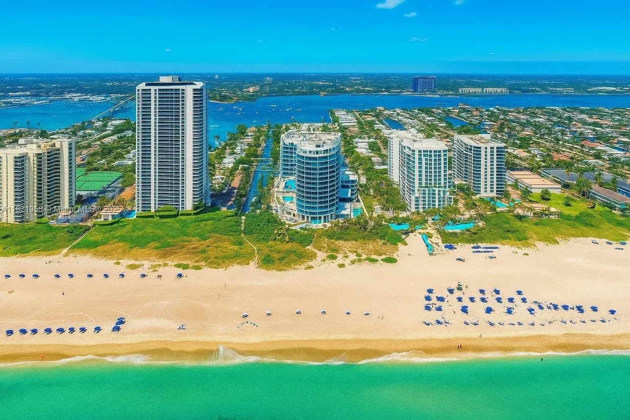 Oceanfront Two Bedroom Retreat in Miami Area photo 3