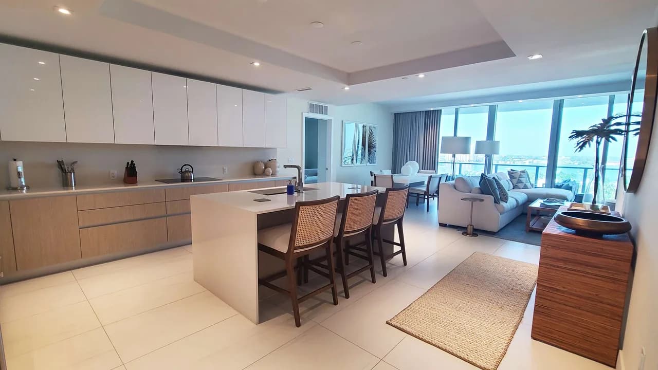 Oceanfront Two Bedroom Retreat in Miami Area photo 4