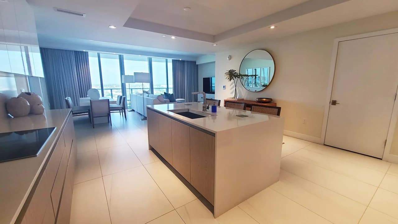 Oceanfront Two Bedroom Retreat in Miami Area photo 5