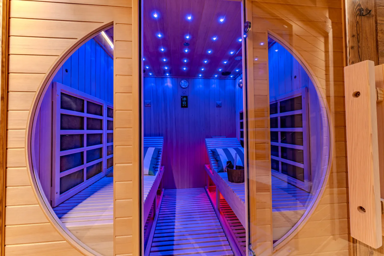 Elegant Mountain Retreat with Hot Tub in Megeve photo 2