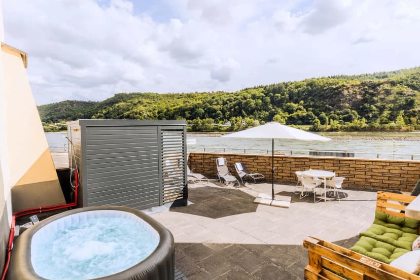 Mountain-View Seven Bedroom Villa in Rhine Valley