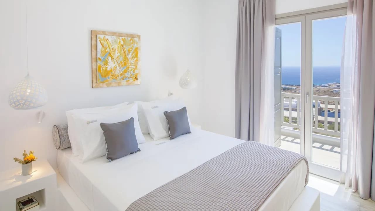 Artistic Hideaway With Infinity Views photo 3