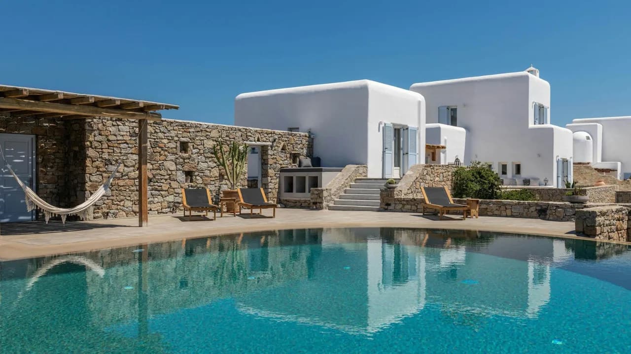 Sophisticated Stay With Breathtaking Scenery