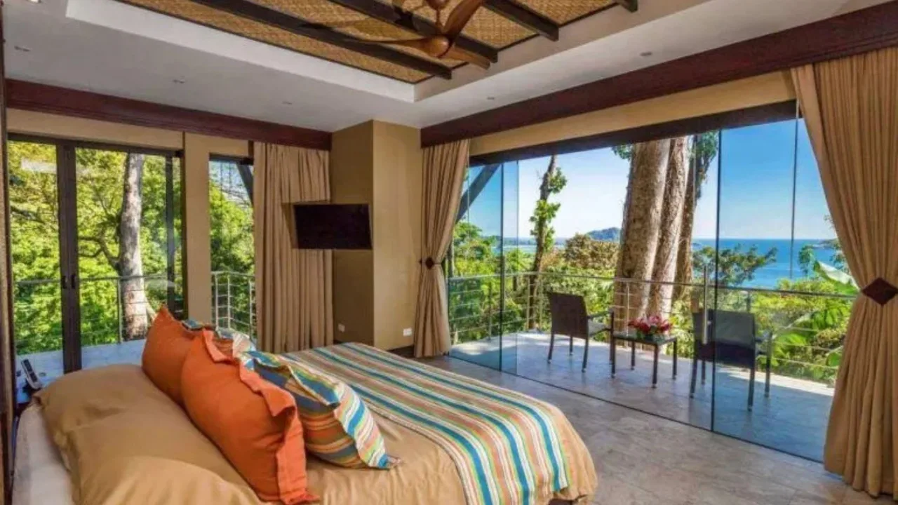Tropical Paradise Overlooking Pacific Coast photo 3