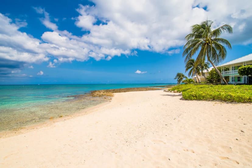 Cocoplum #3 – 2BR Oceanfront Condo on Seven Mile Beach