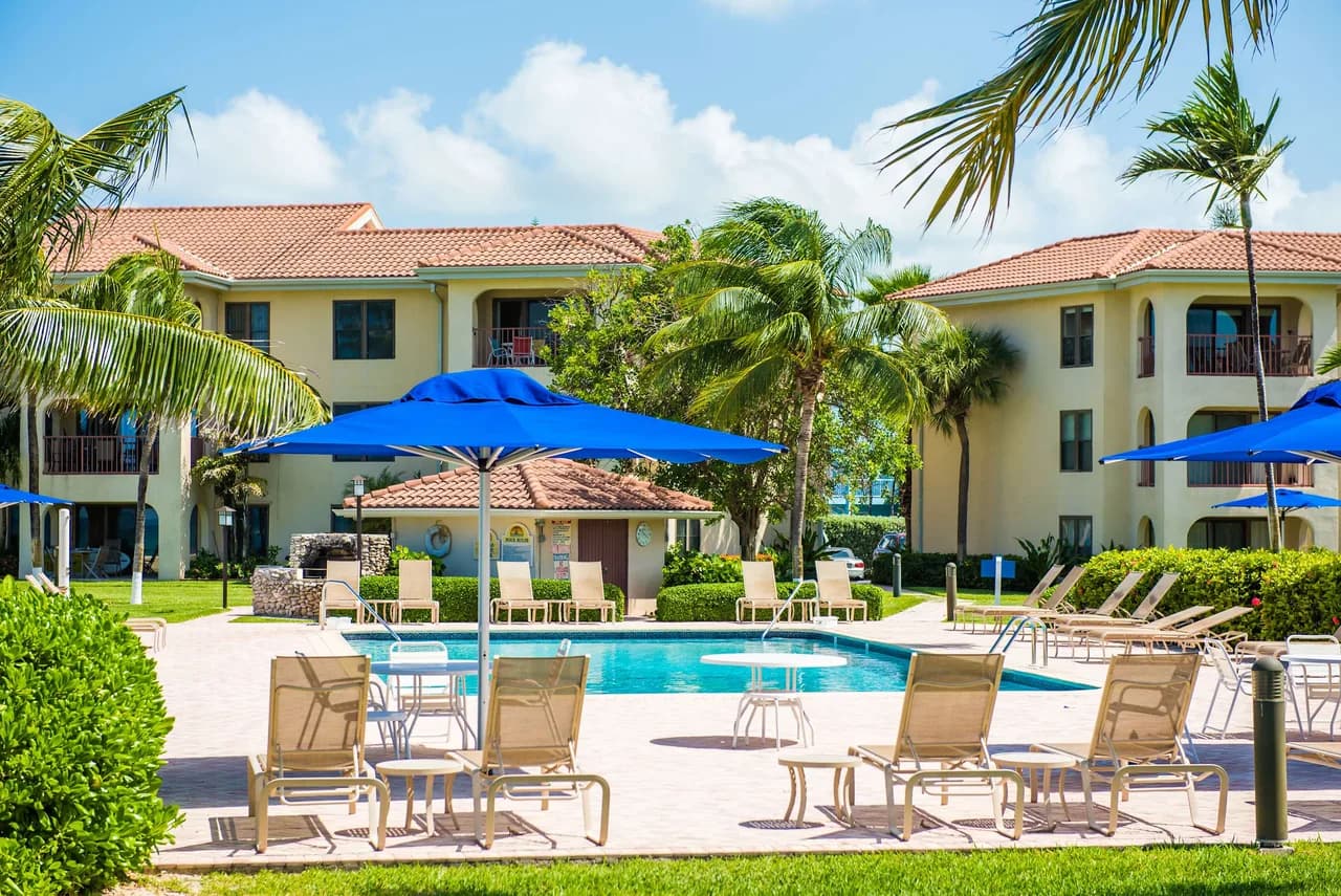 Oceanfront Two Bedroom Villa in Grand Cayman photo 2