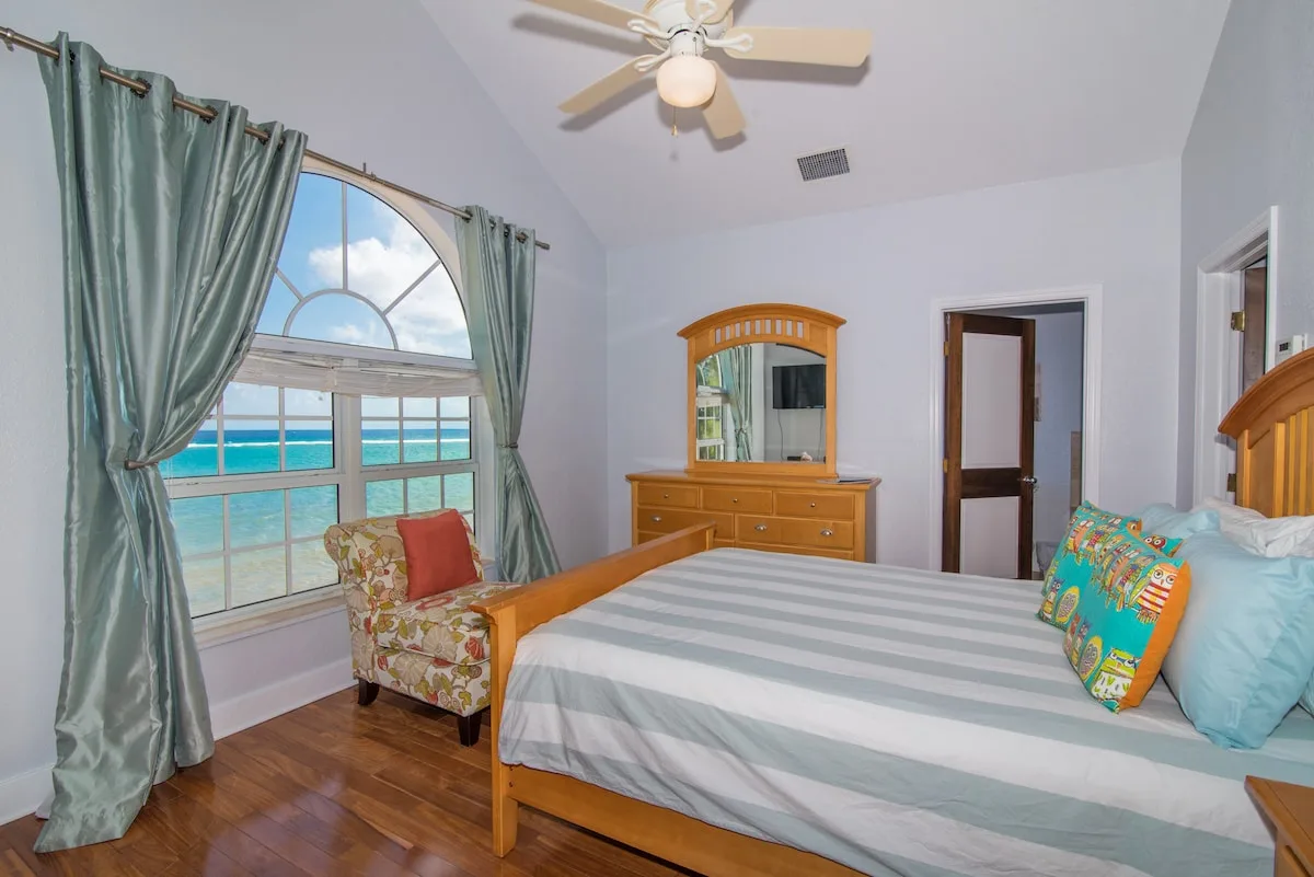 Oceanfront Four Bedroom Villa in Cayman photo 4