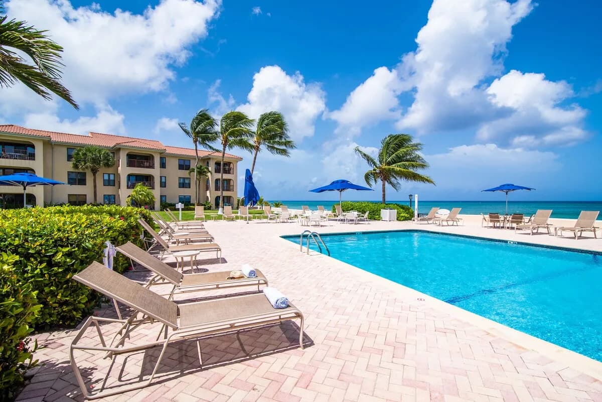 Direct Oceanfront Two Bedroom Villa in Cayman photo 5