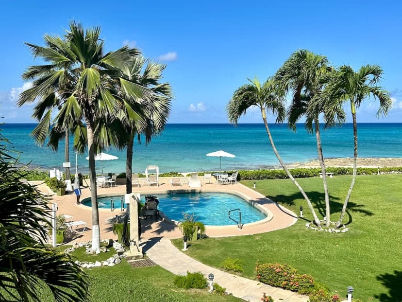 Cocoplum #8 – 2BR Oceanfront Condo on Seven Mile Beach