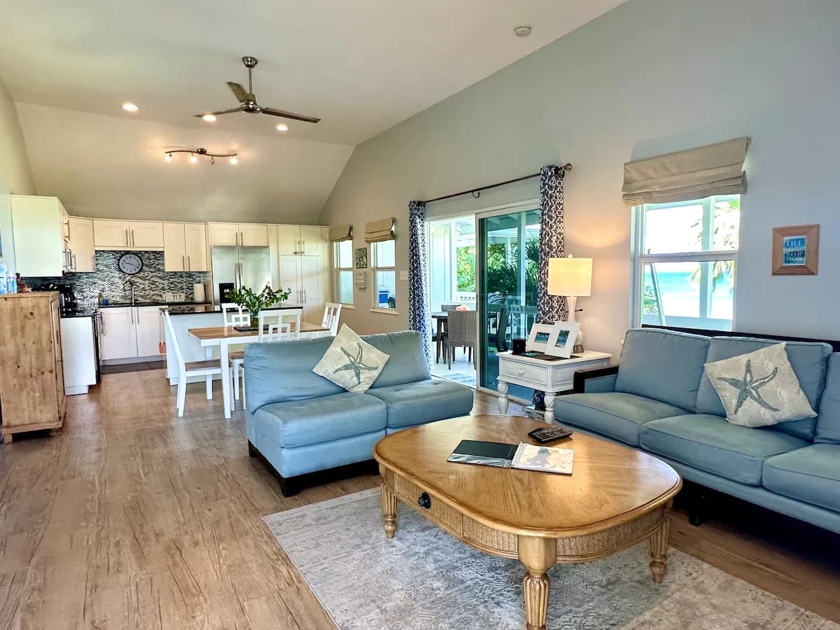 Oceanfront Two Bedroom Condo in Seven Mile Beach photo 3