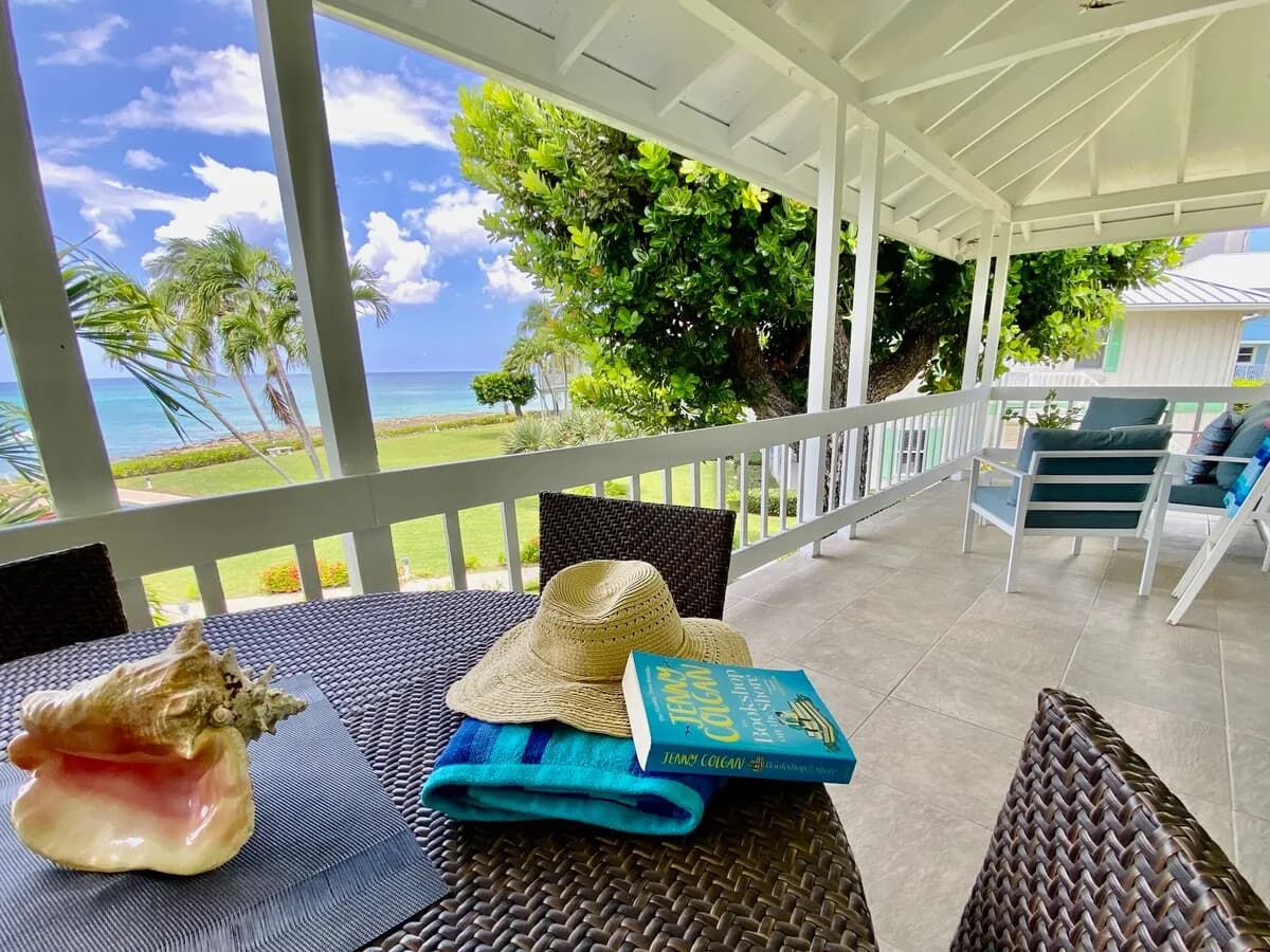 Oceanfront Two Bedroom Condo in Seven Mile Beach photo 4