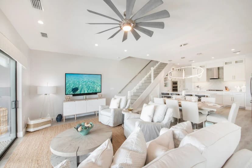 Canal Front Villa with Pool in Grand Cayman