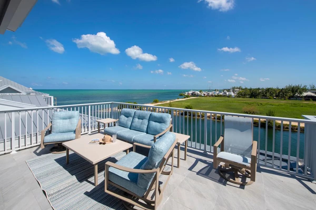 Canal Front Four Bedroom Villa in Cayman photo 2