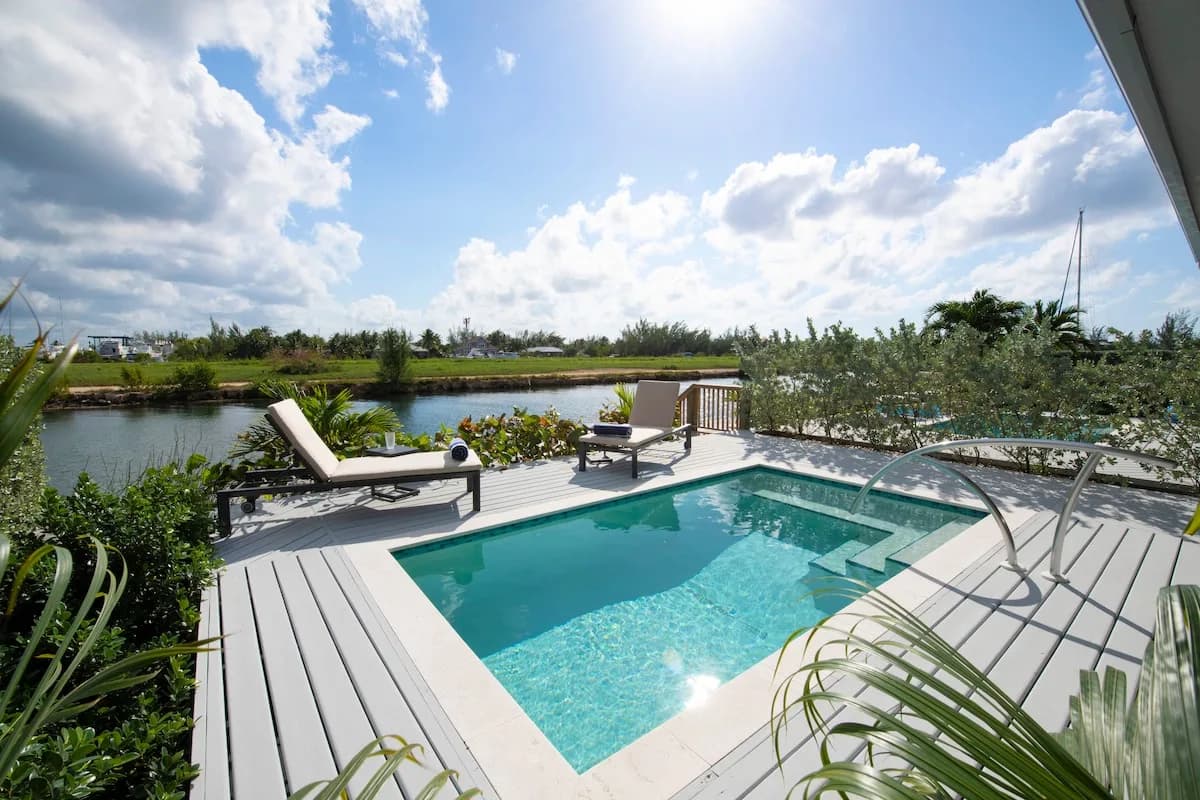Canal Front Four Bedroom Villa in Cayman photo 3