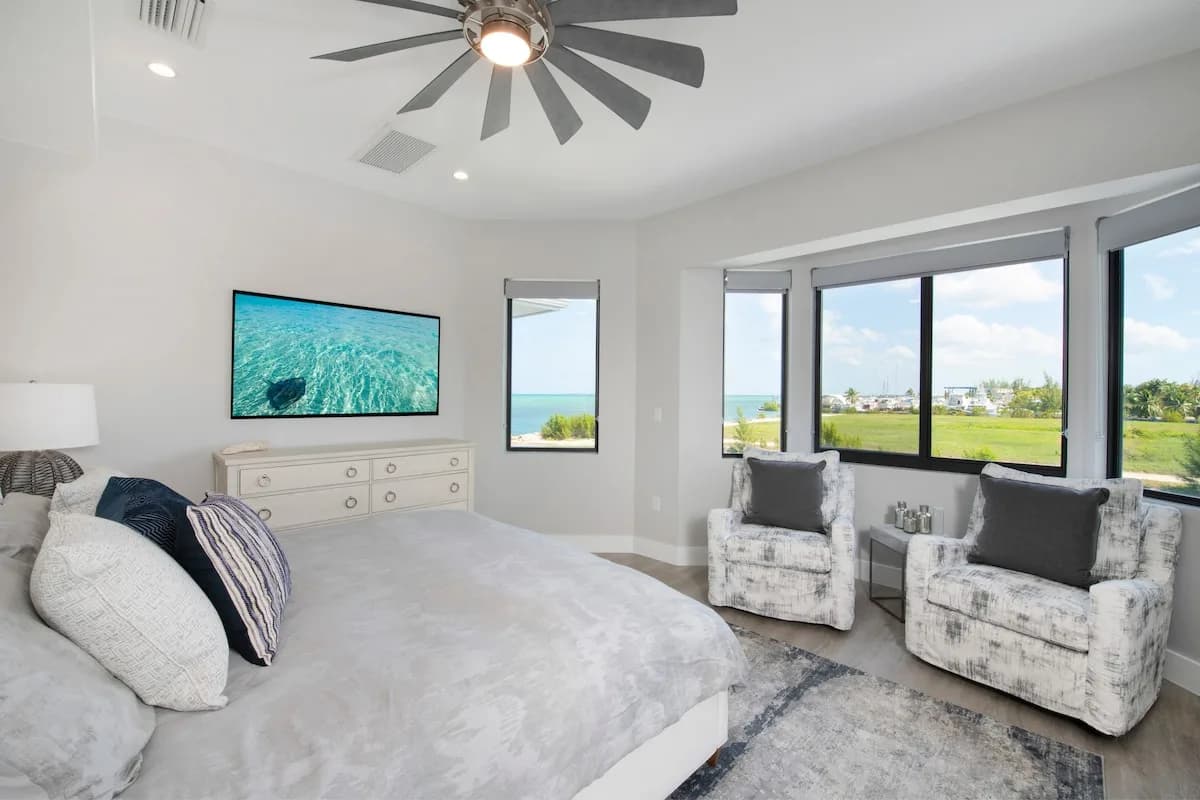 Canal Front Four Bedroom Villa in Cayman photo 5