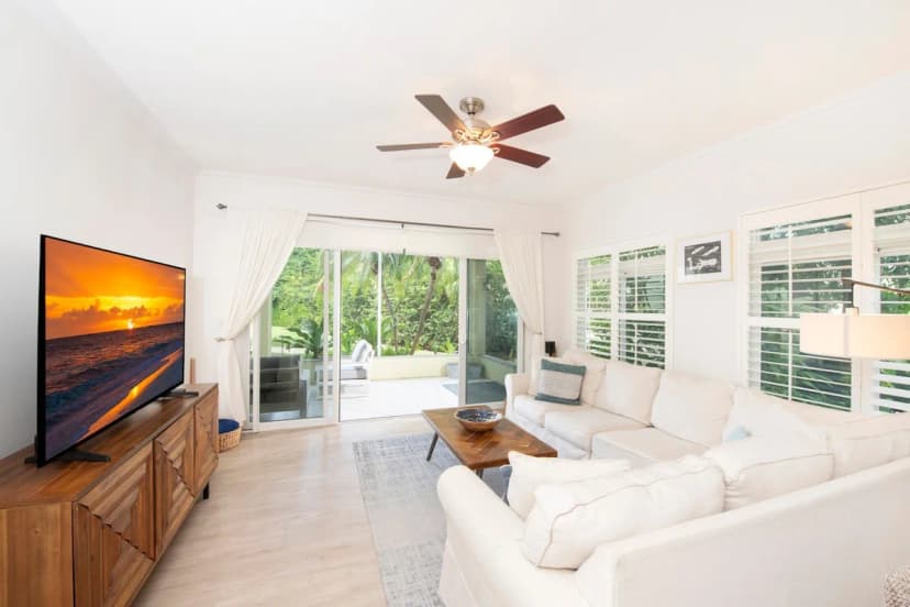 Ocean View Beachfront Condo in Seven Mile Beach