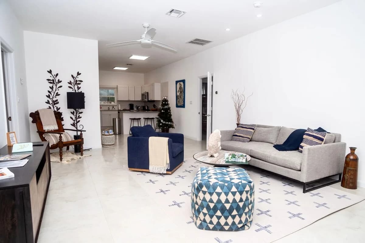 Beachside Three Bedroom Cottage in Cayman photo 3