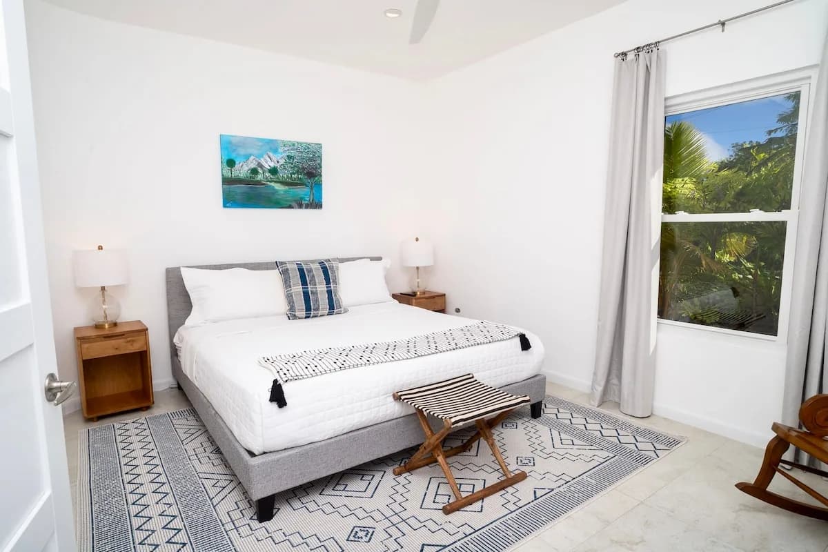Beachside Three Bedroom Cottage in Cayman photo 4