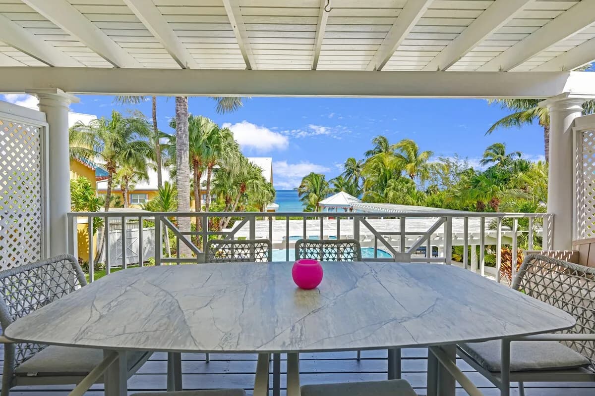 Beachfront Two Bedroom Villa in Cayman — West Bay photo 2
