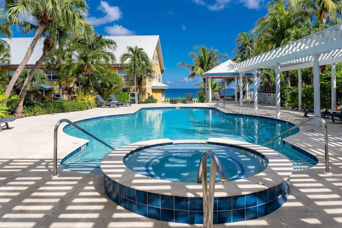 Beachfront Two Bedroom Villa in Cayman — West Bay photo 3
