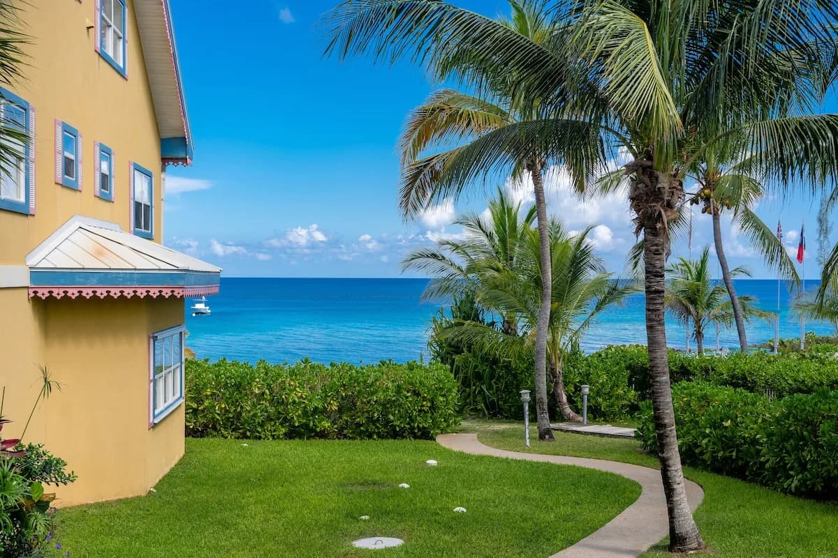 Beachfront Two Bedroom Villa in Cayman — West Bay photo 4