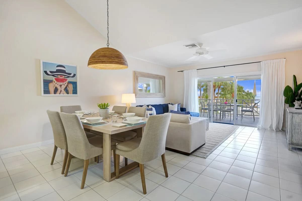 Beachfront Two Bedroom Villa in Cayman — West Bay photo 5