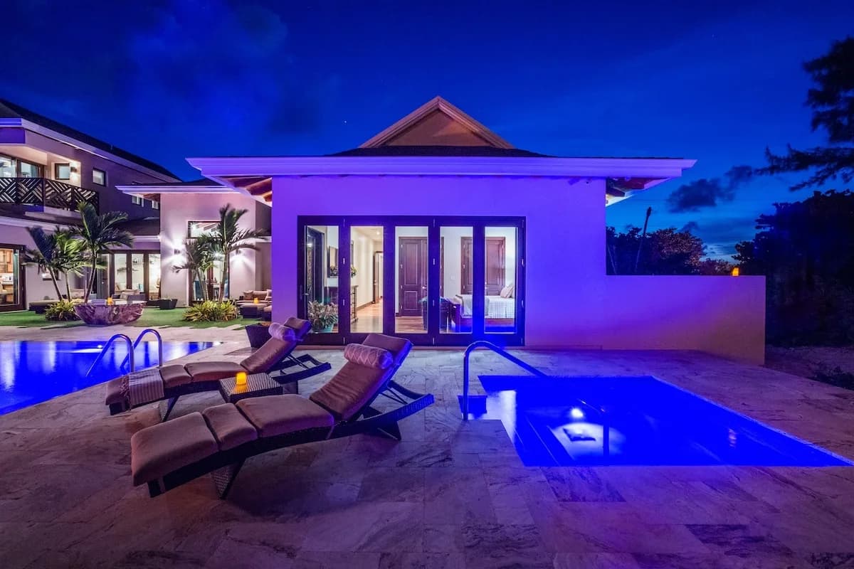 Oceanfront Four Bedroom Villa in East End Cayman photo 5