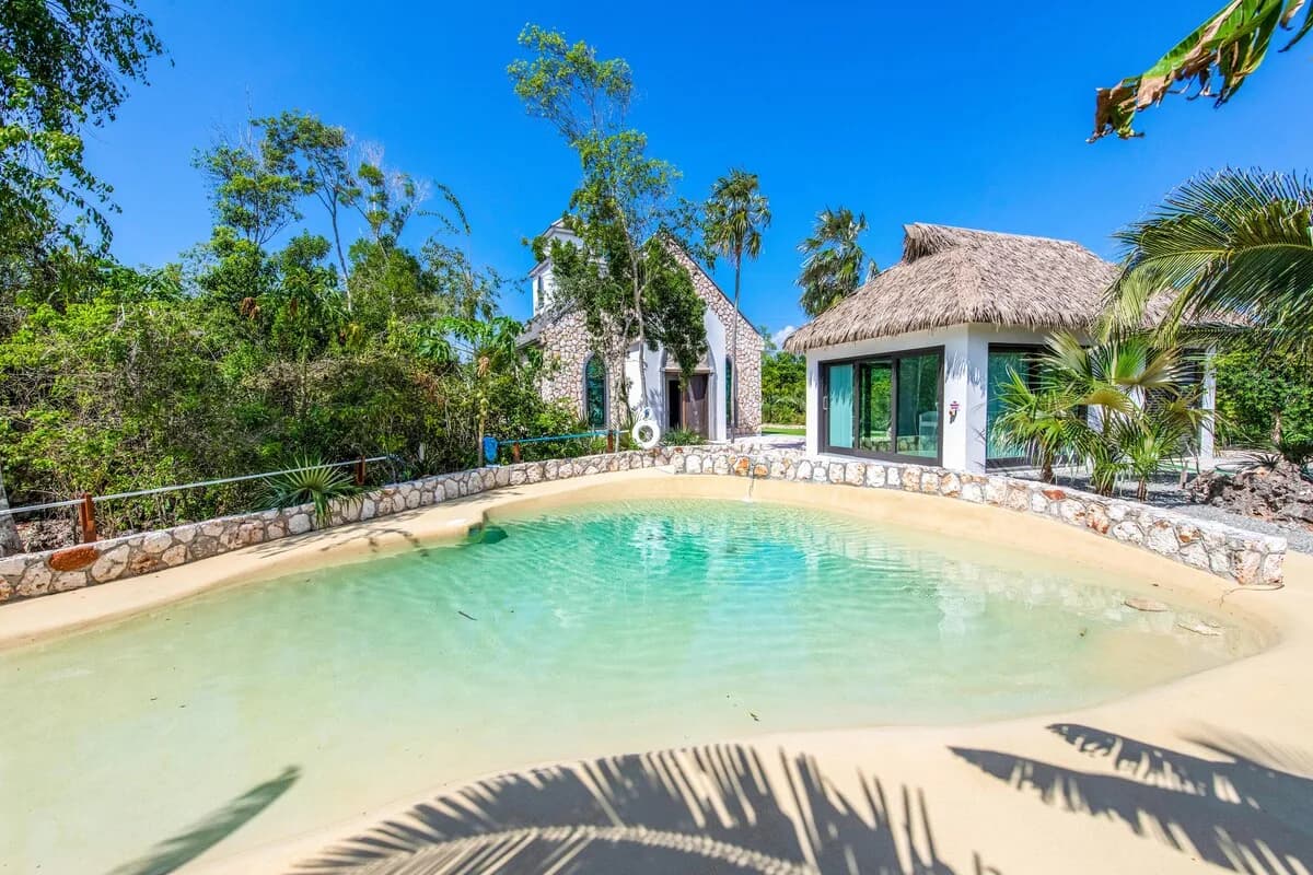 Secluded Seven Bedroom Estate in Cayman photo 3