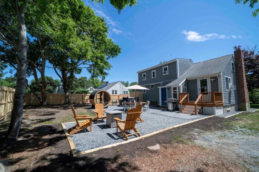Yarmouth Beach House: Hot Tub, Sauna & Fire Pit!