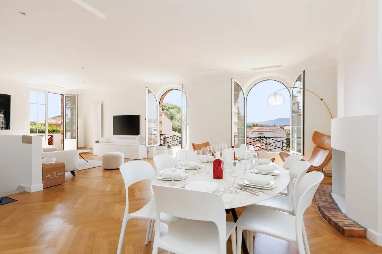 A Modern Villa Sanctuary In Cannes photo 3
