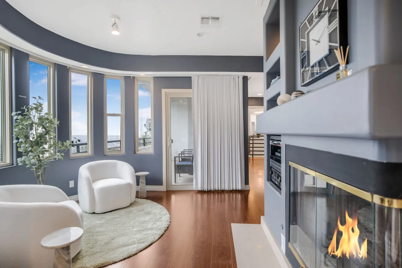 Elevated Luxe Above Sunset photo 3