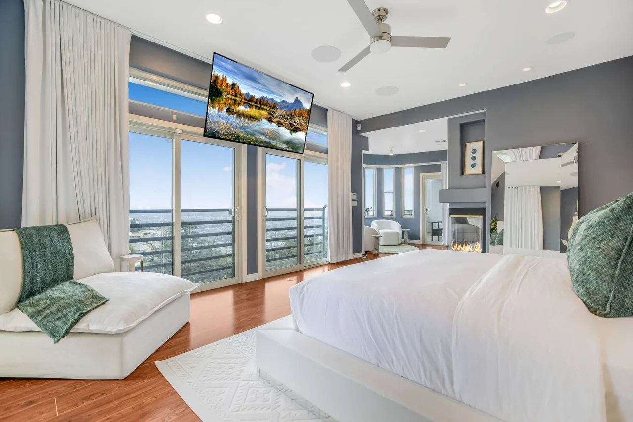 Elevated Luxe Above Sunset photo 5