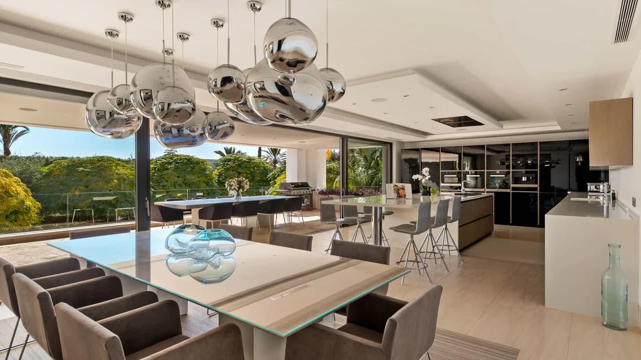 Spacious Eight-Bedroom Retreat in Marbella photo 3