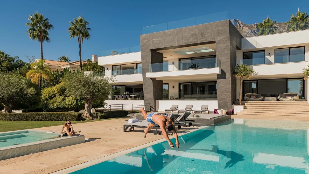 Spacious Eight-Bedroom Retreat in Marbella photo 4