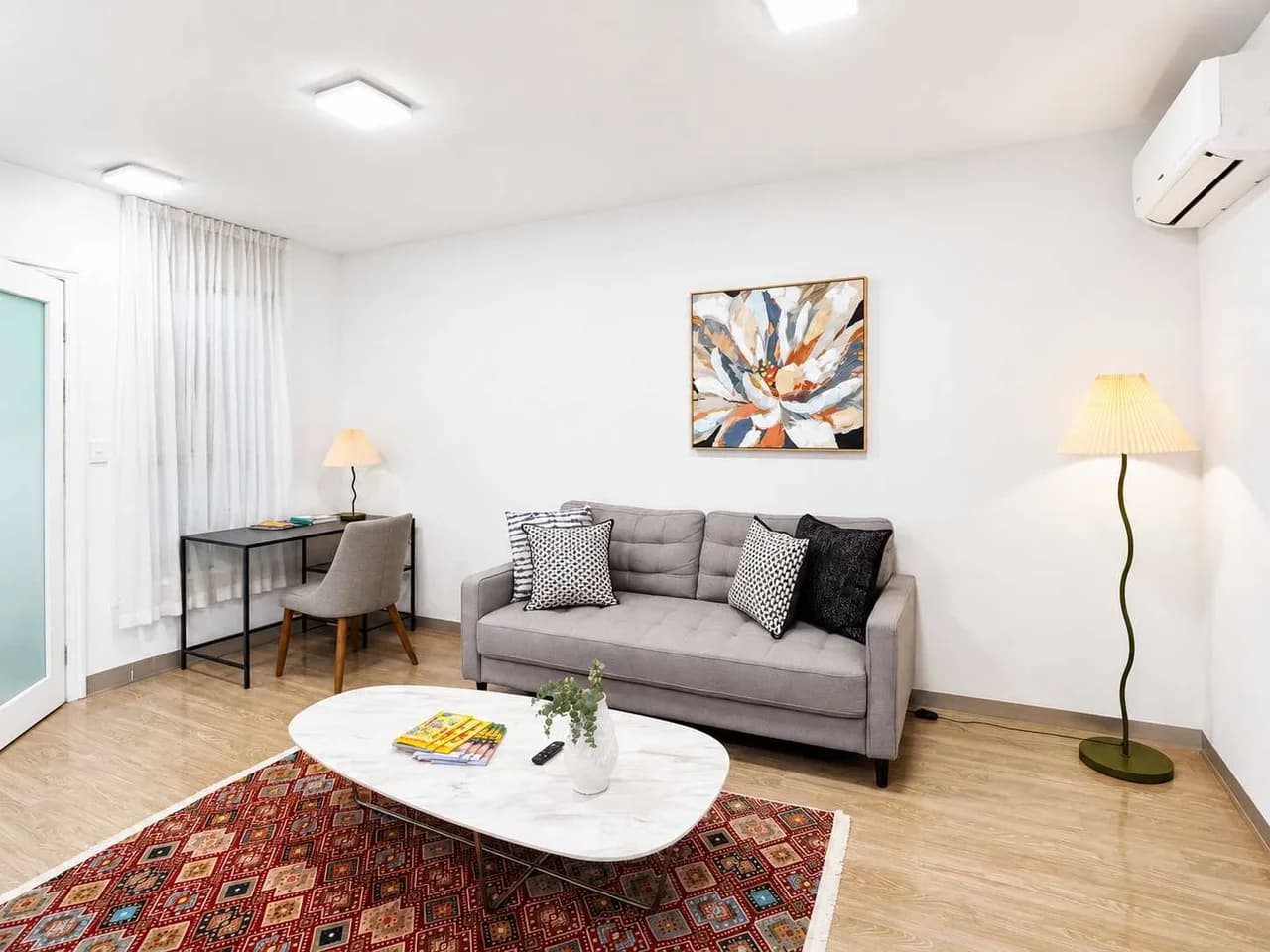 Comfortable One Bedroom Retreat in Victoria photo 3