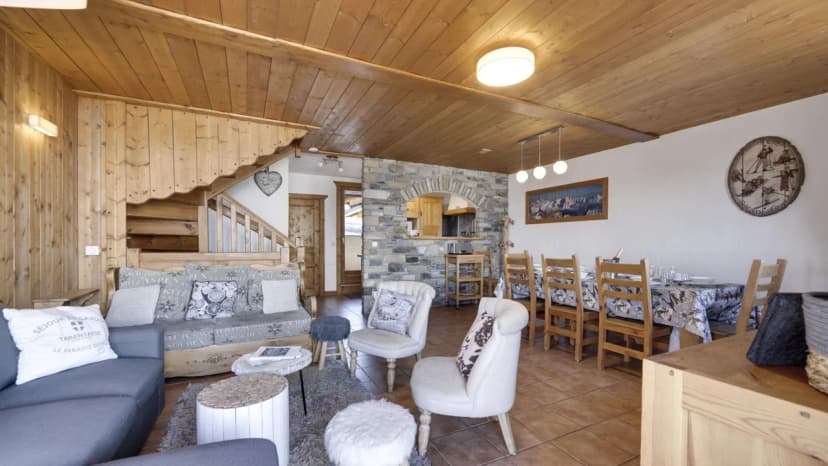 Spacious Chalet Overlooking Mont Pourri