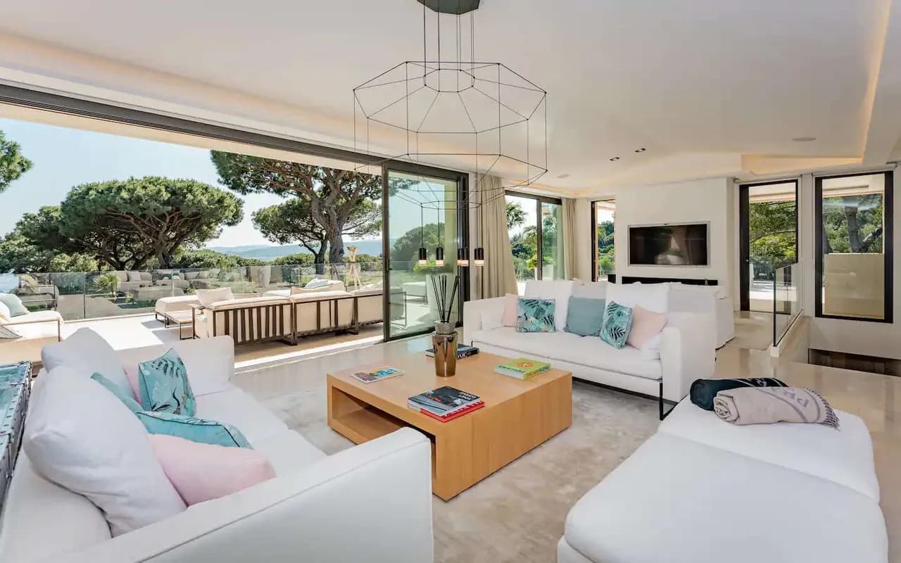 Mediterranean Escape With Large Pool photo 2
