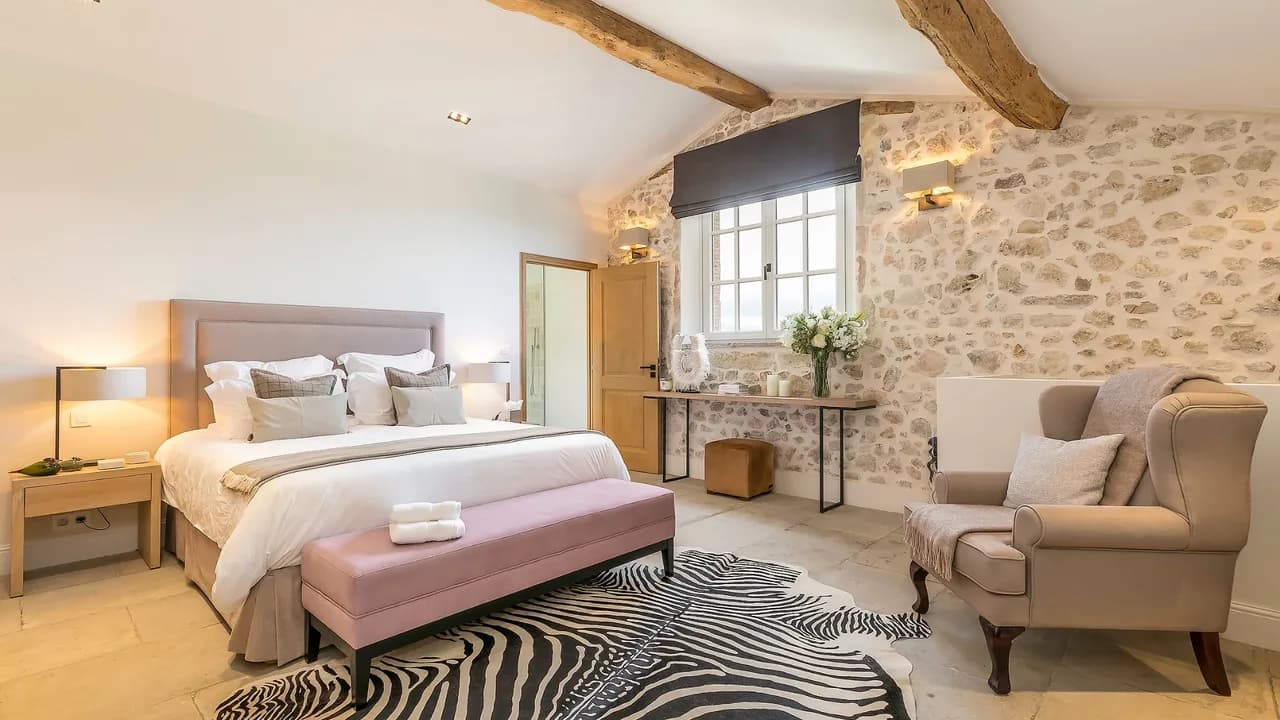 Luxury Home Overlooking French Countryside photo 3