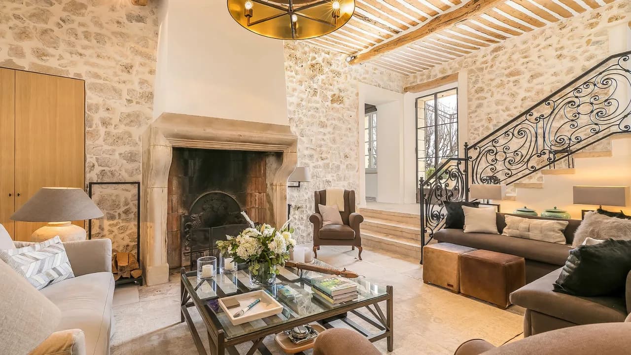 Luxury Home Overlooking French Countryside photo 5
