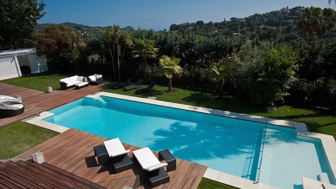 Contemporary Design Meets French Comfort photo 5