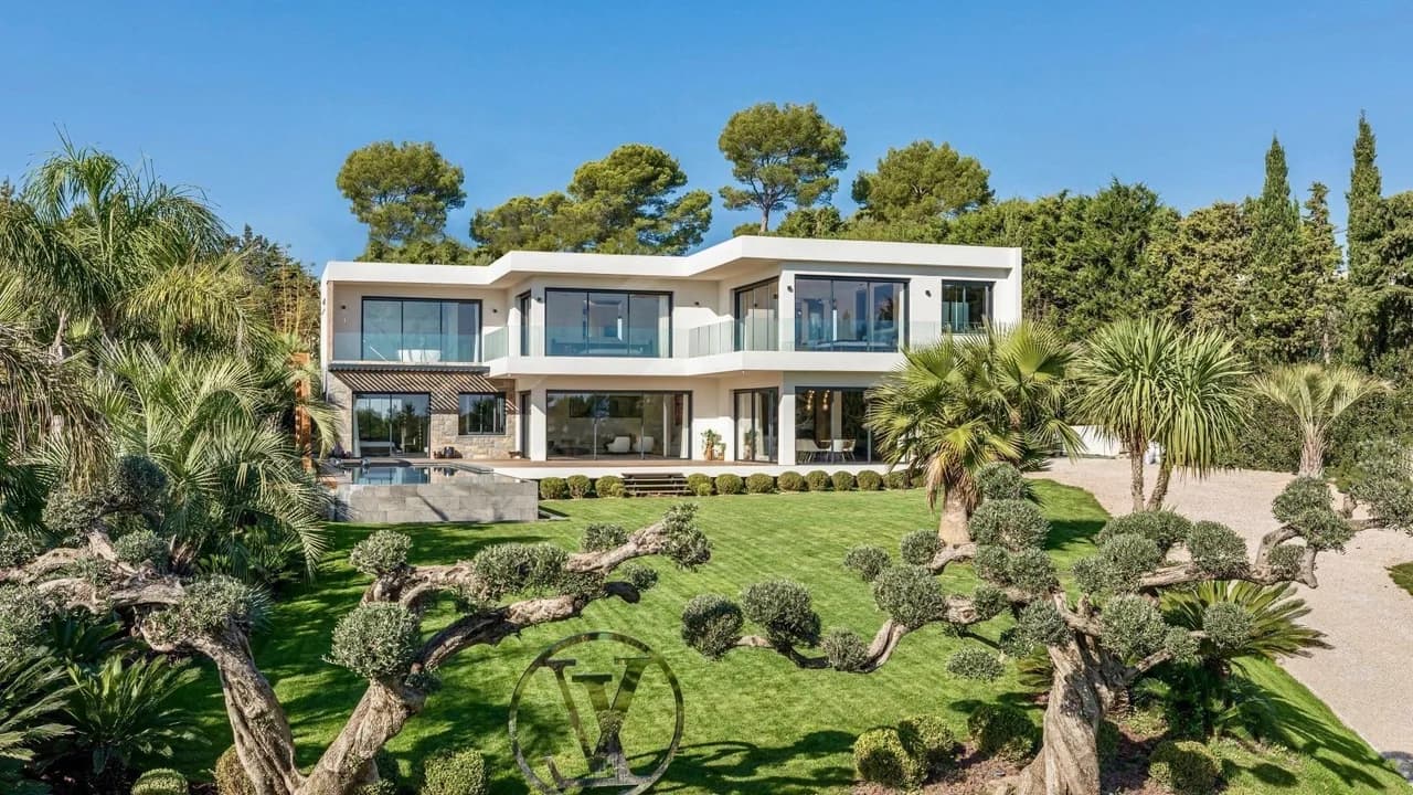 Modern Retreat In Exclusive Mougins