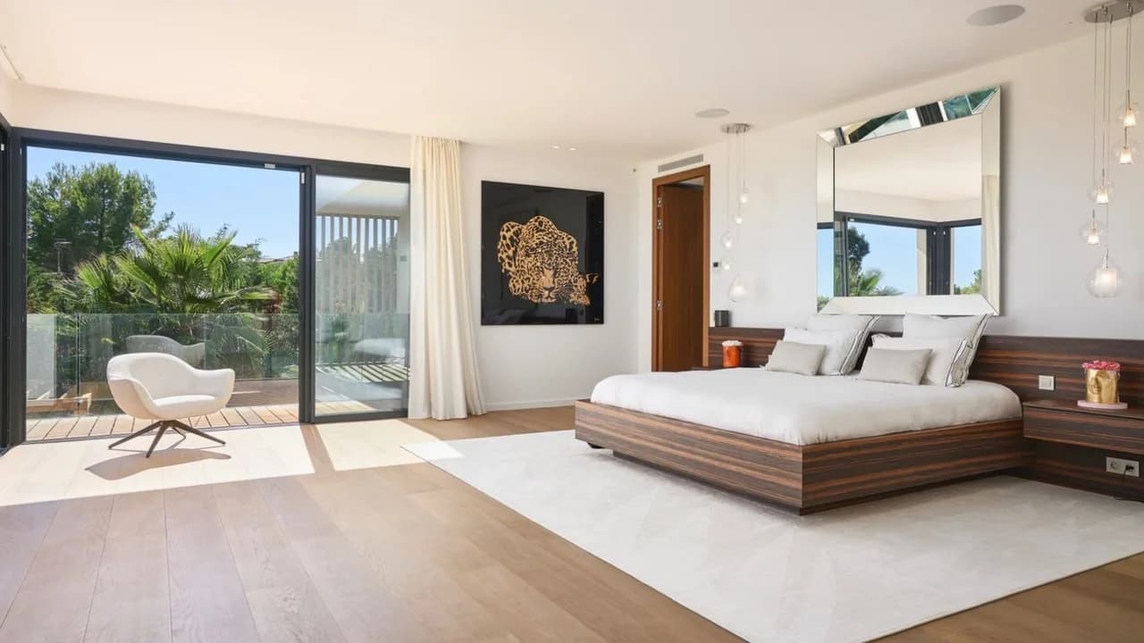 Modern Retreat In Exclusive Mougins photo 3