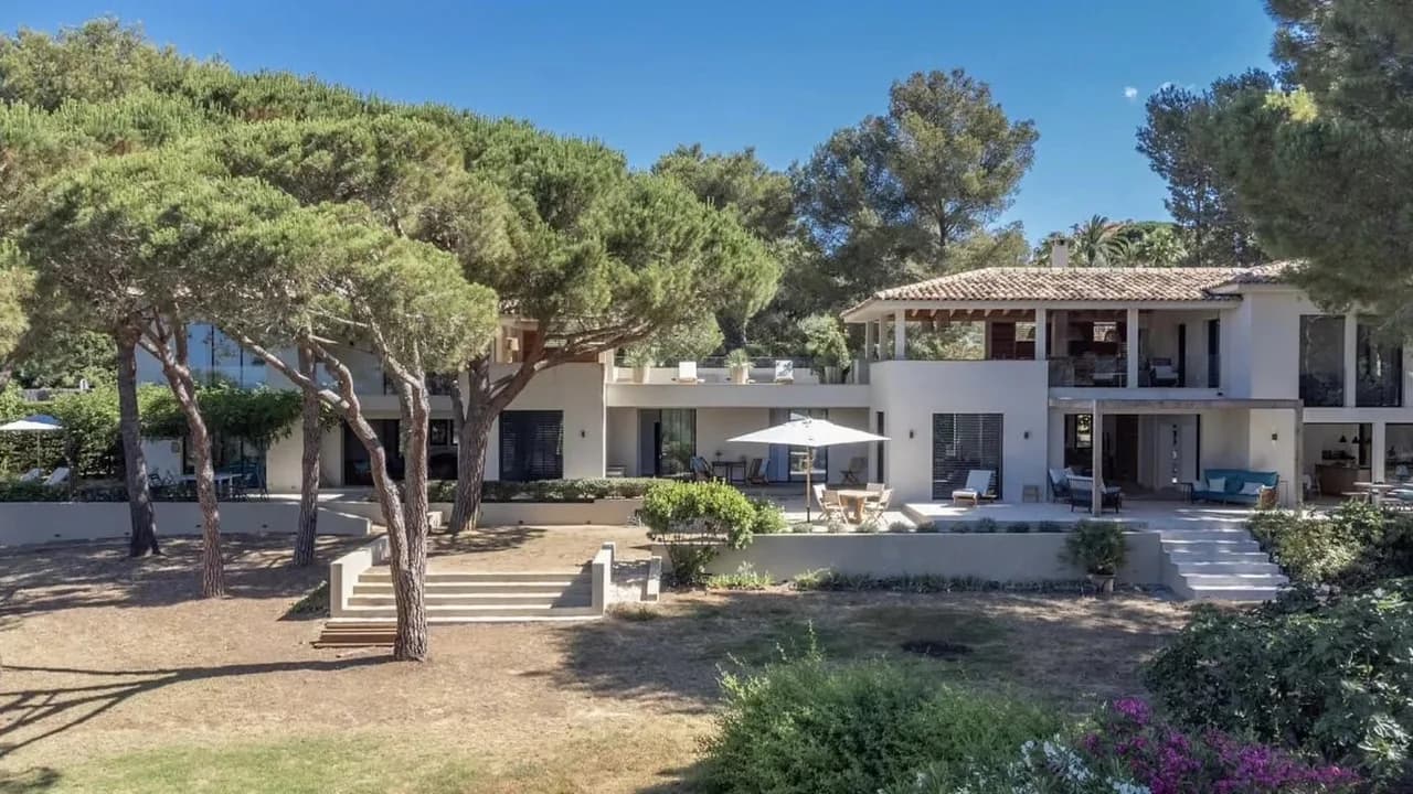 Lavish Coastal Villa With Sea Views