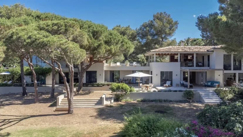 Lavish Coastal Villa With Sea Views