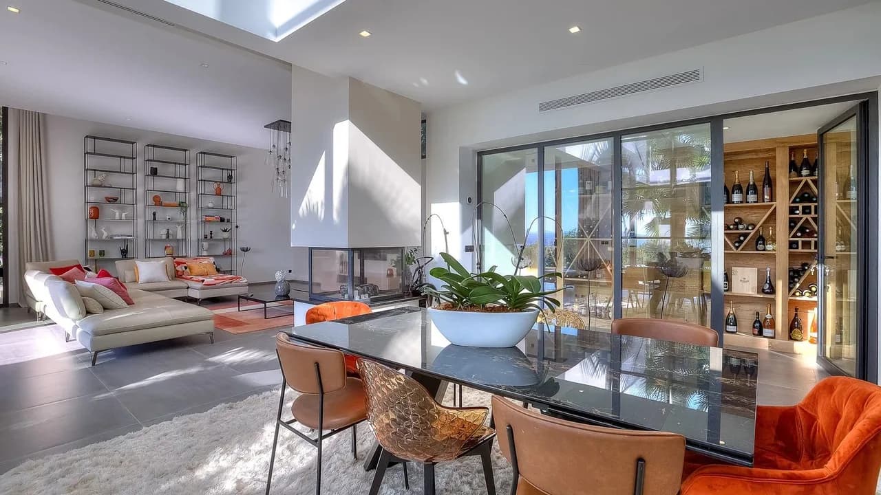 Luxury Villa Overlooking French Hills photo 2