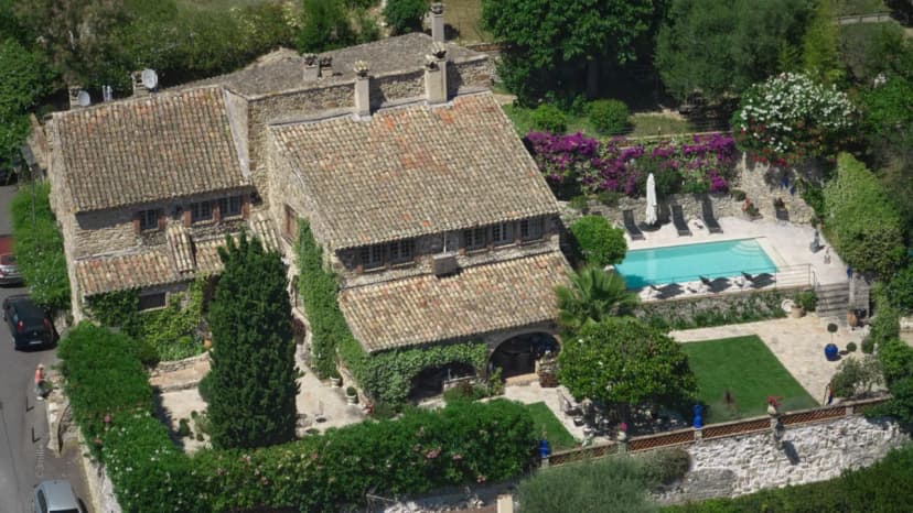 Biot Escape With Rustic Charm